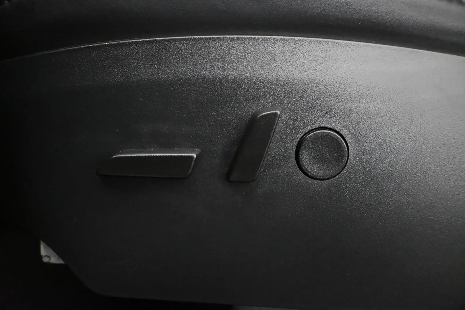 Car Image - 5dEs1iWqUxsbUQM4acGNNN