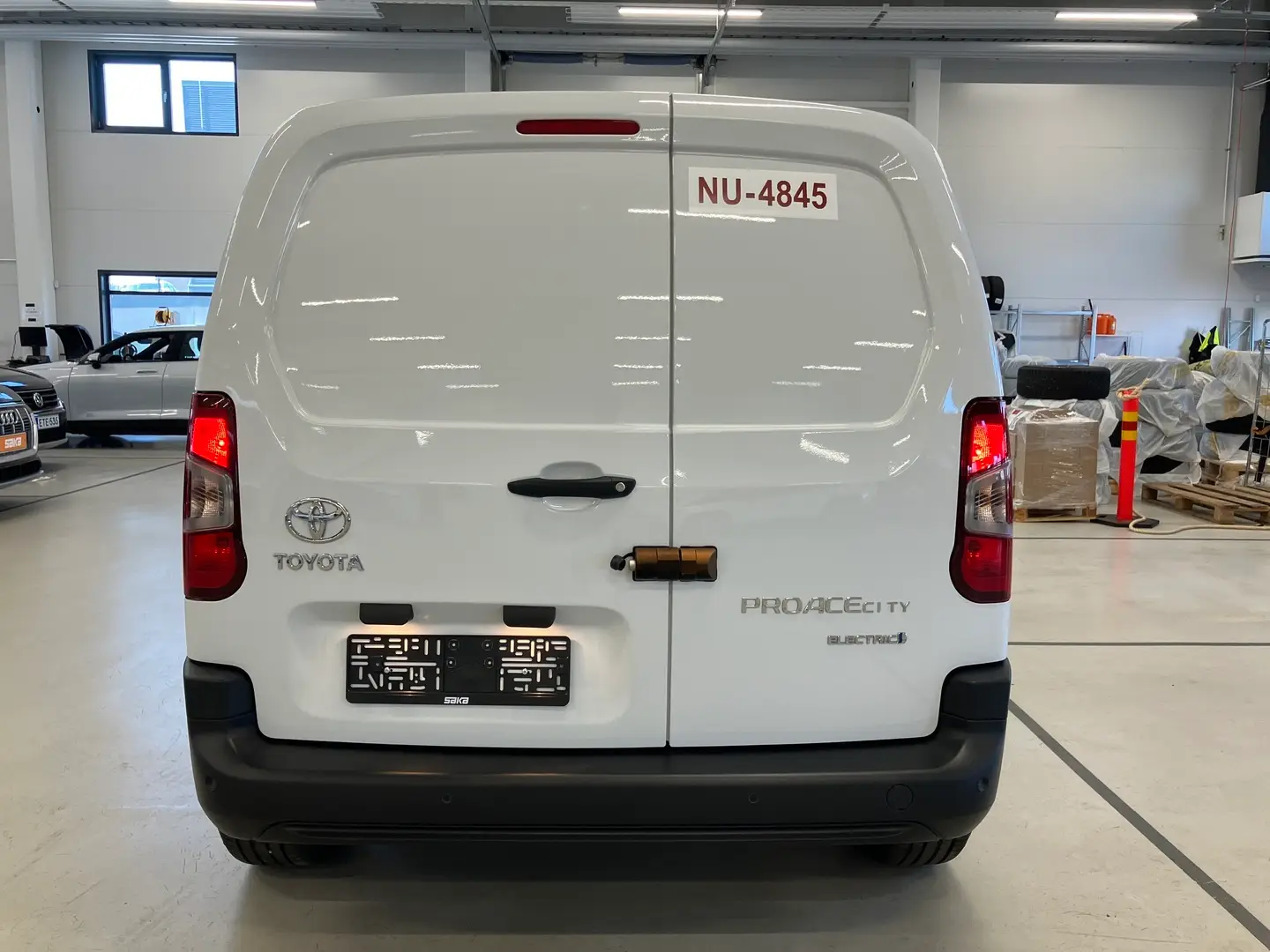 Car Image - 1hPNp13ZmPf5oM2G6Thmbs