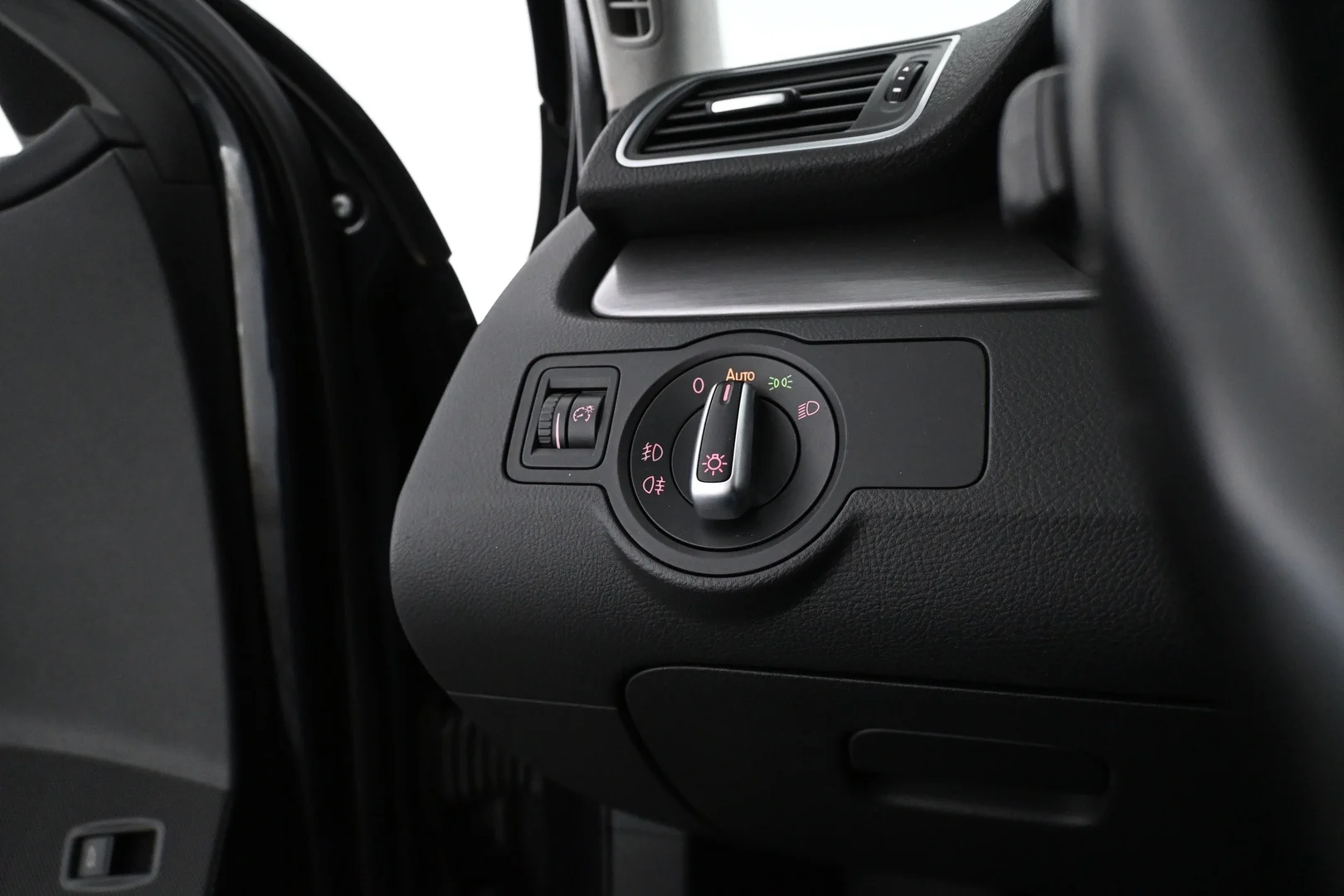 Car Image - 4ADE0O1Ah8KZHZ8MbdGVoC