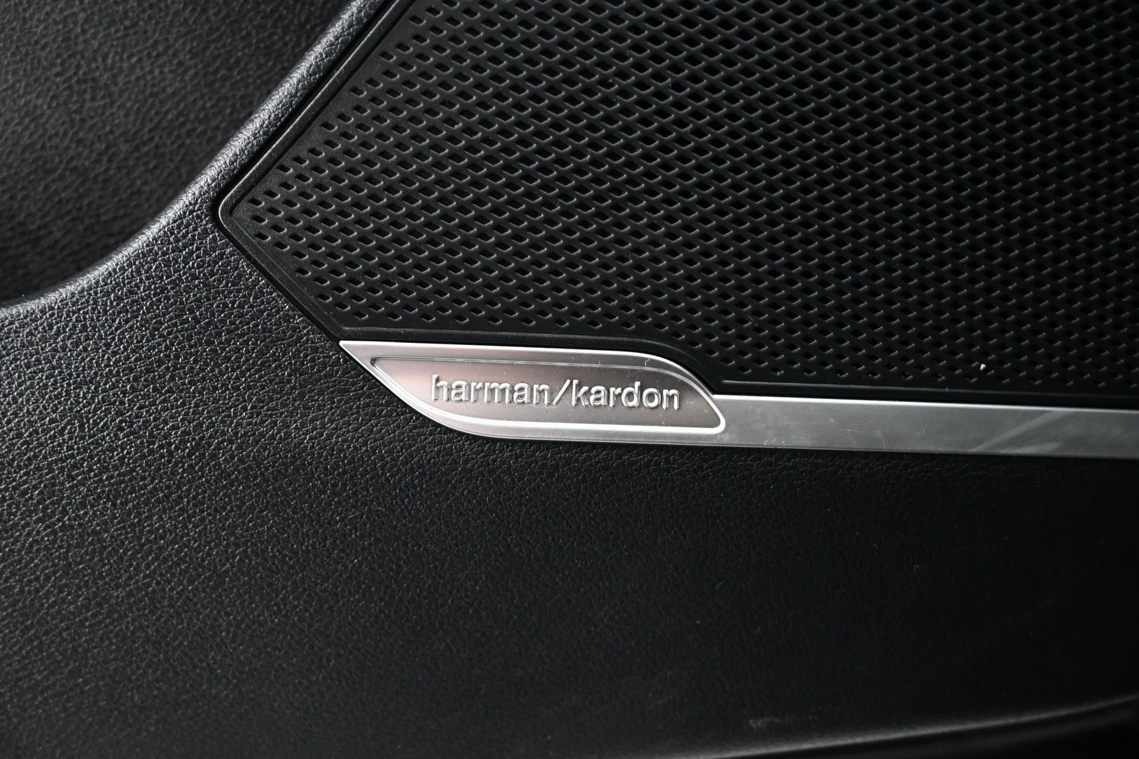 Car Image - 7e2NYlwGKkPMkpFIGonr0d