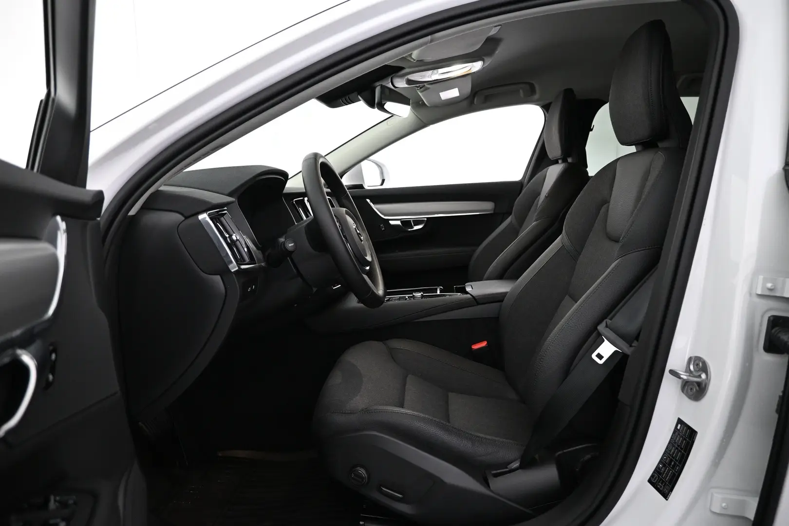 Car Image - CMT5f1eqVrs3em6o6Fxyu