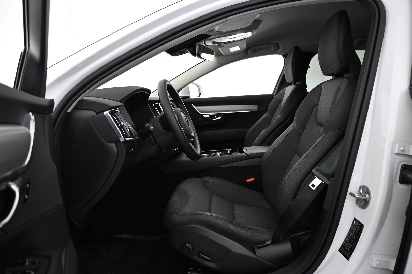 Car Image - CMT5f1eqVrs3em6o6Fxyu