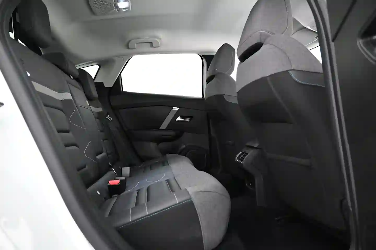 Car Image - 4Vmc8OE0AMLHzTmv4Z4aT7