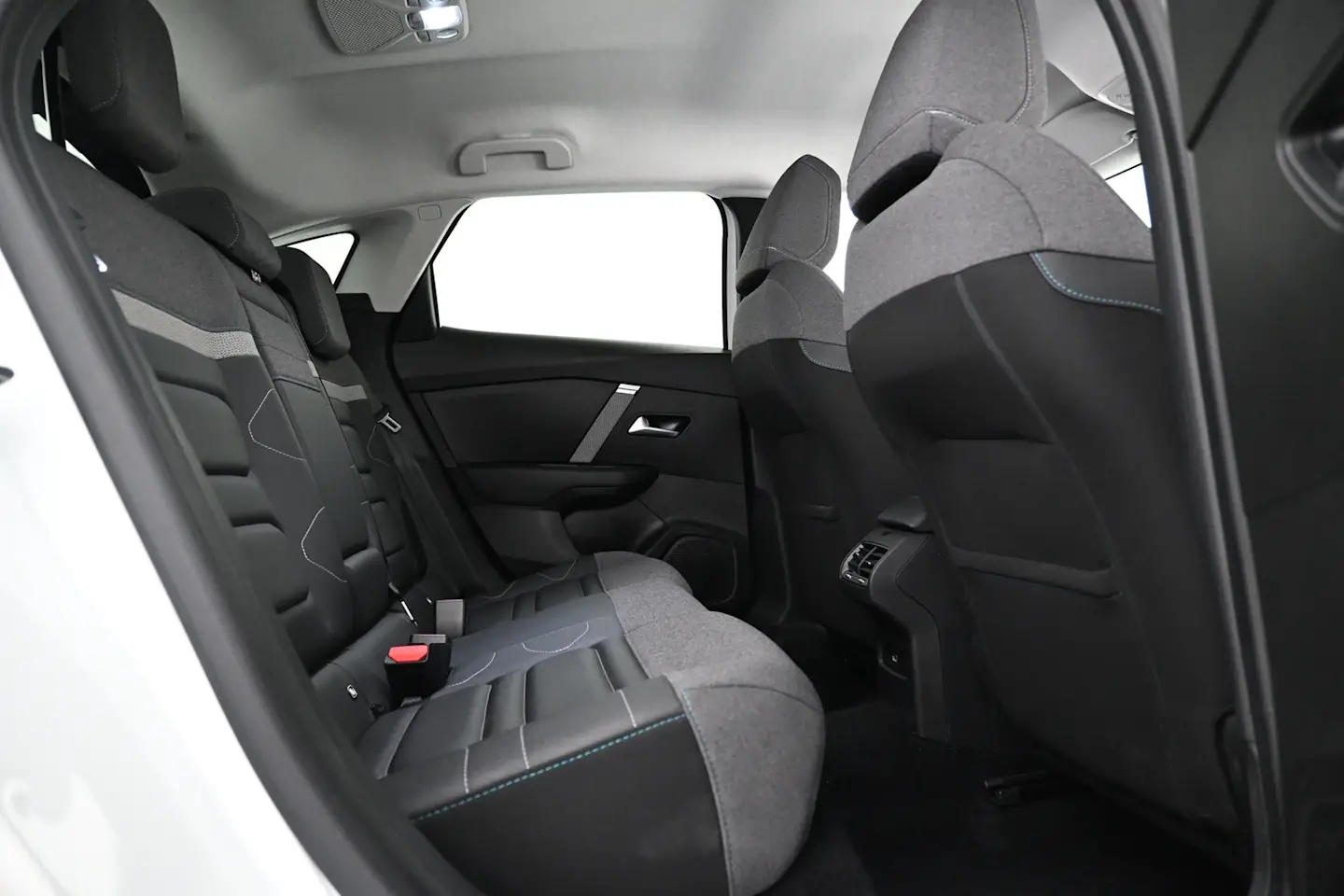 Car Image - 4Vmc8OE0AMLHzTmv4Z4aT7