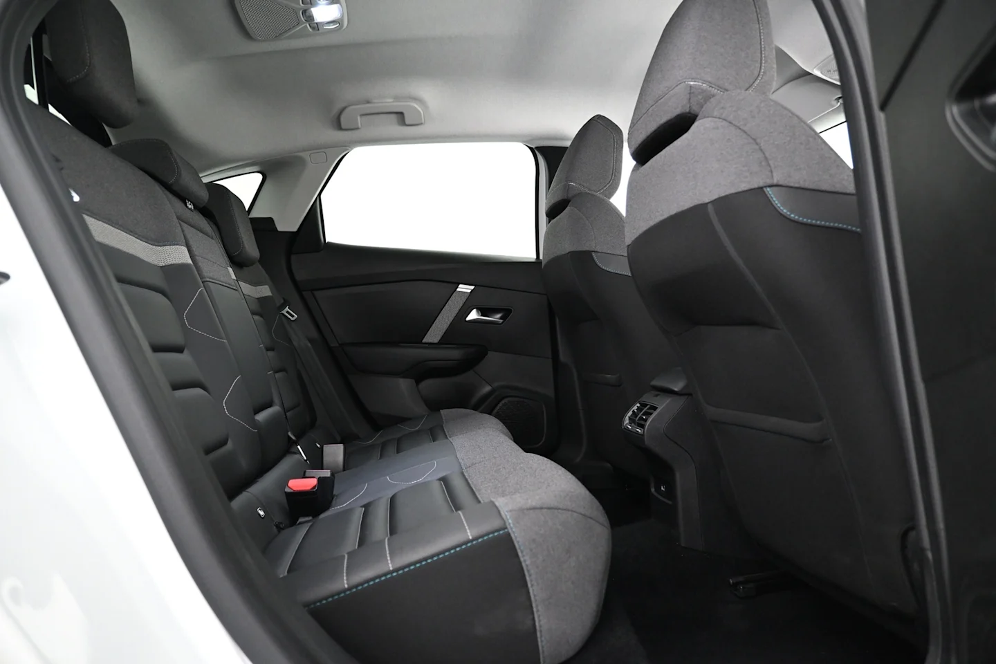 Car Image - 4Vmc8OE0AMLHzTmv4Z4aT7