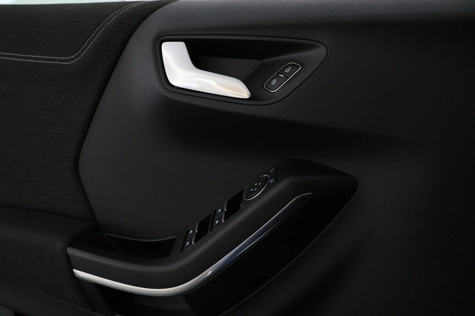 Car Image - 2zQE2SRdbljJZNsakQb9di