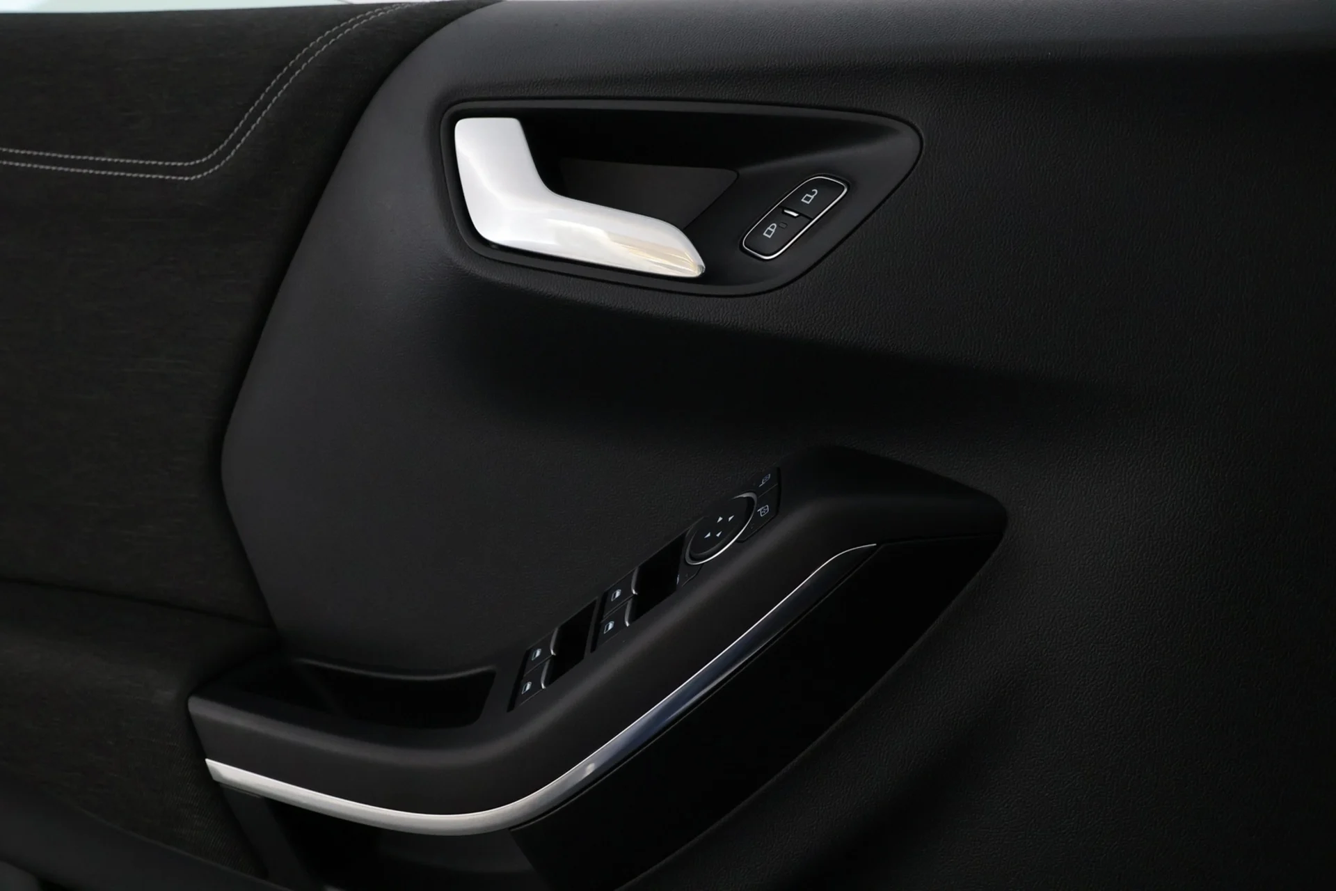 Car Image - 2zQE2SRdbljJZNsakQb9di