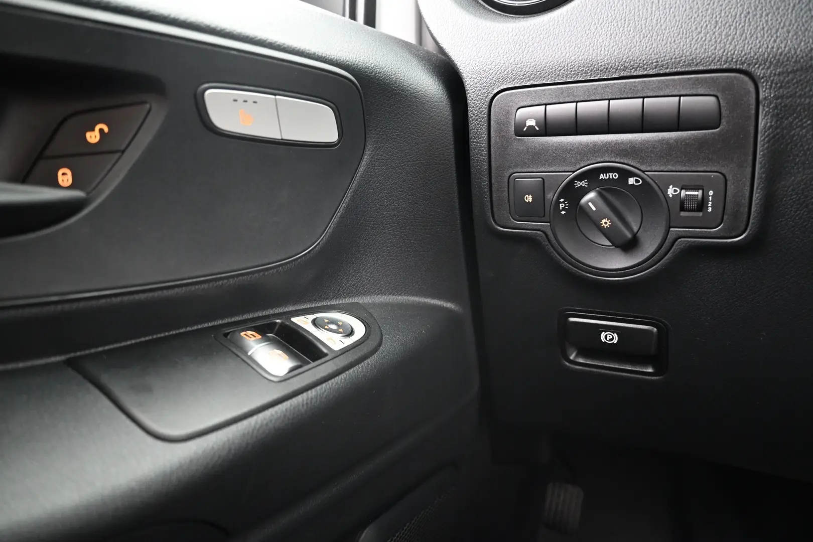 Car Image - 43i0VnkIXdHaSrc7SyA2Jv