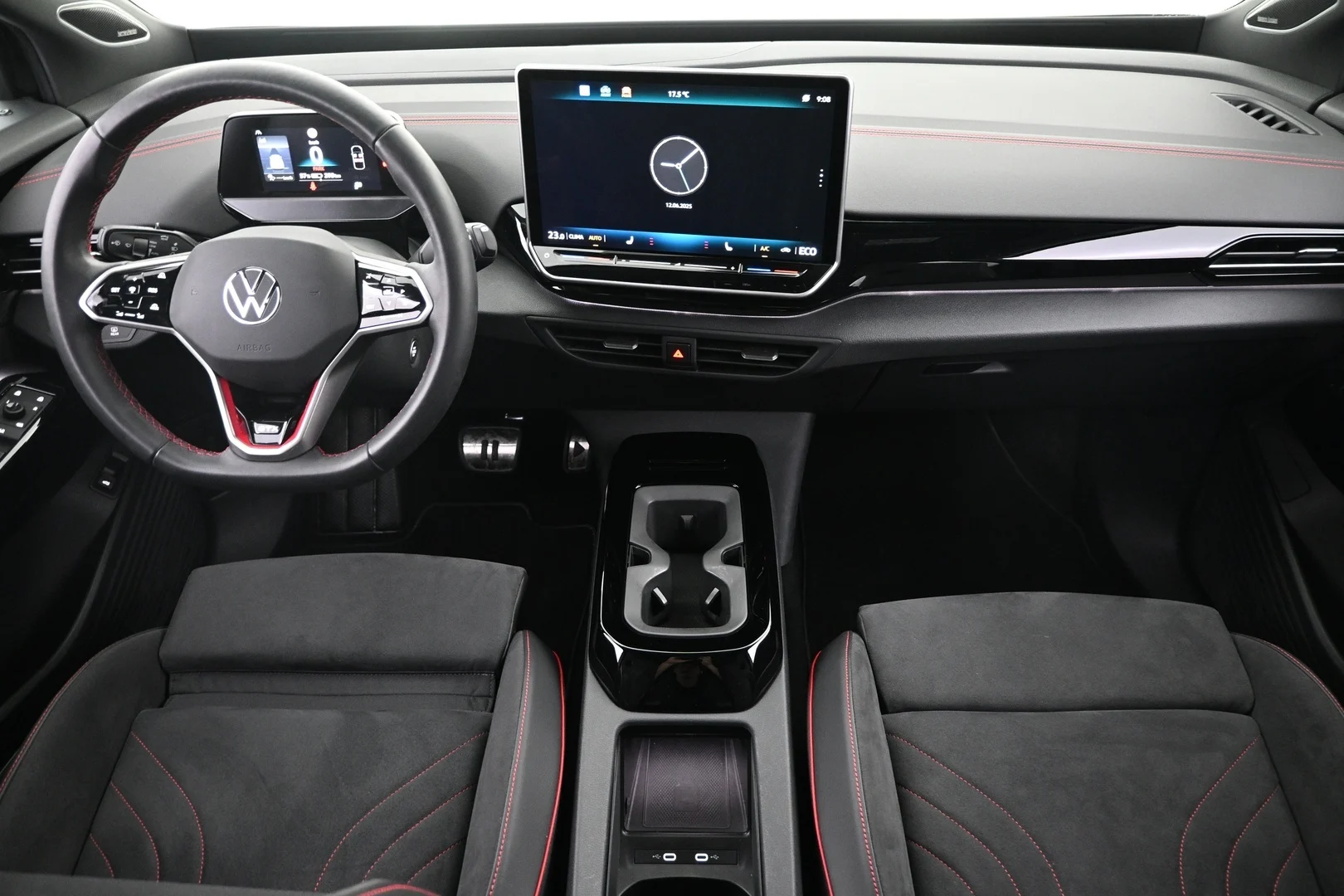 Car Image - KGqfZYhpfTsrwNG34czfg