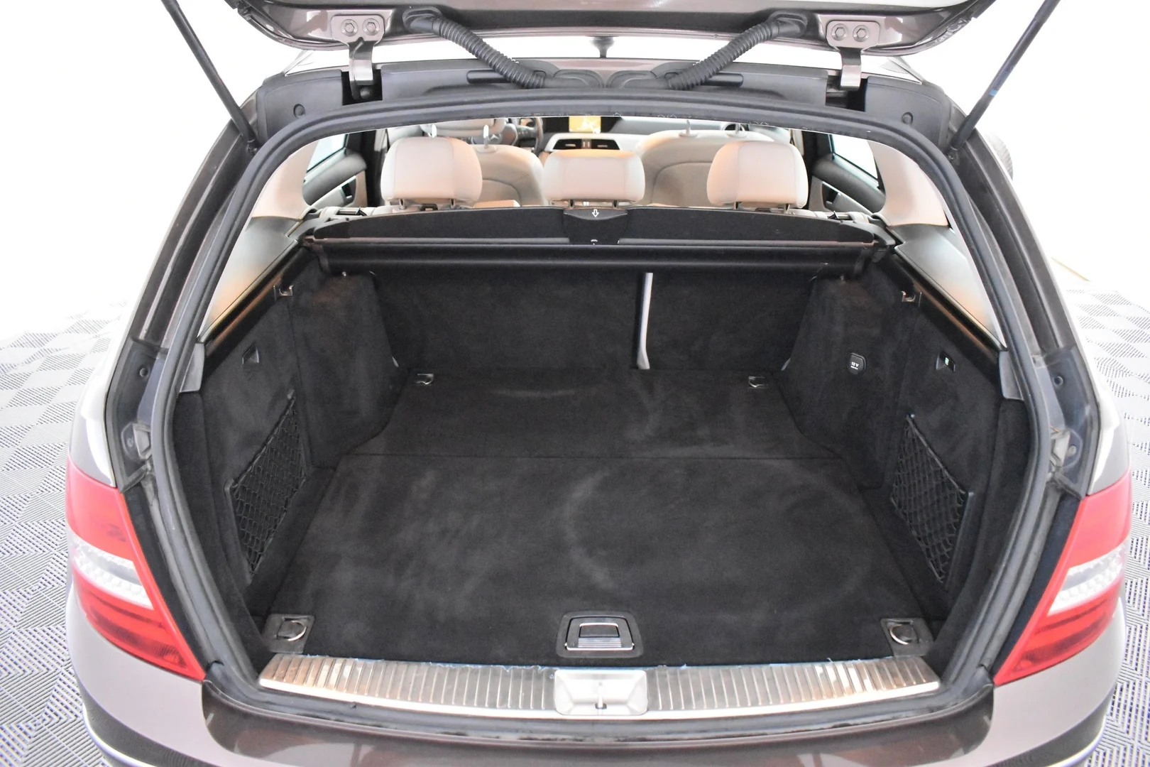 Car Image - 2dhB1mK3ZVHQYd18Y60XqO