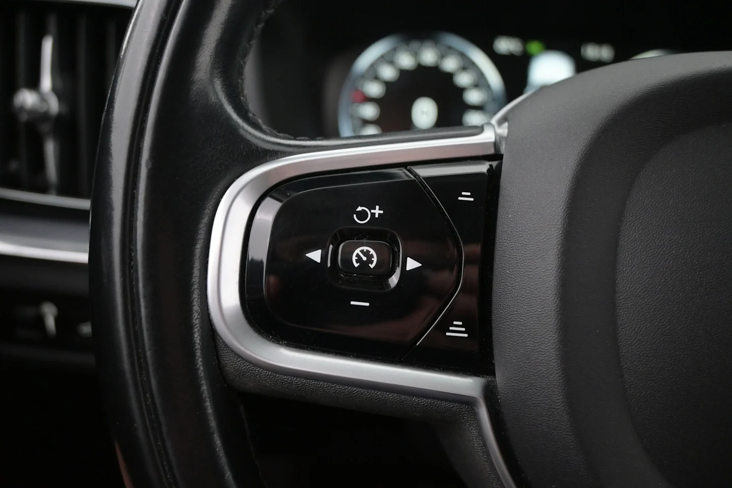 Car Image - uDDOUX4sCfxrj5MZD8XOL