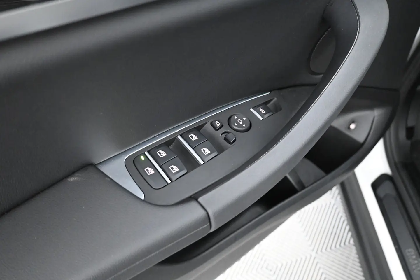 Car Image - 2LRrHMYCHQPuyW3PVj8lou
