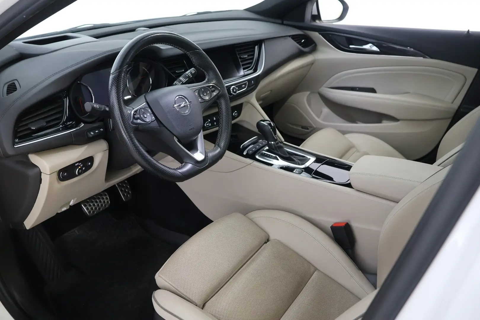 Car Image - 187iDpM8MbcMVm03uvrl65