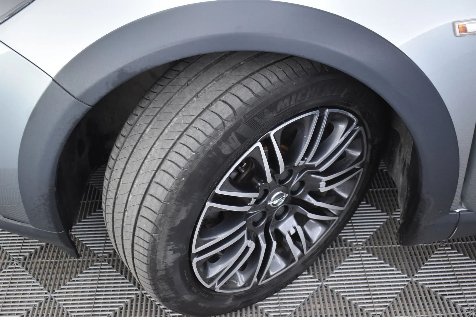 Car Image - 1OeKQNtvVNO9eslCR1L5JV