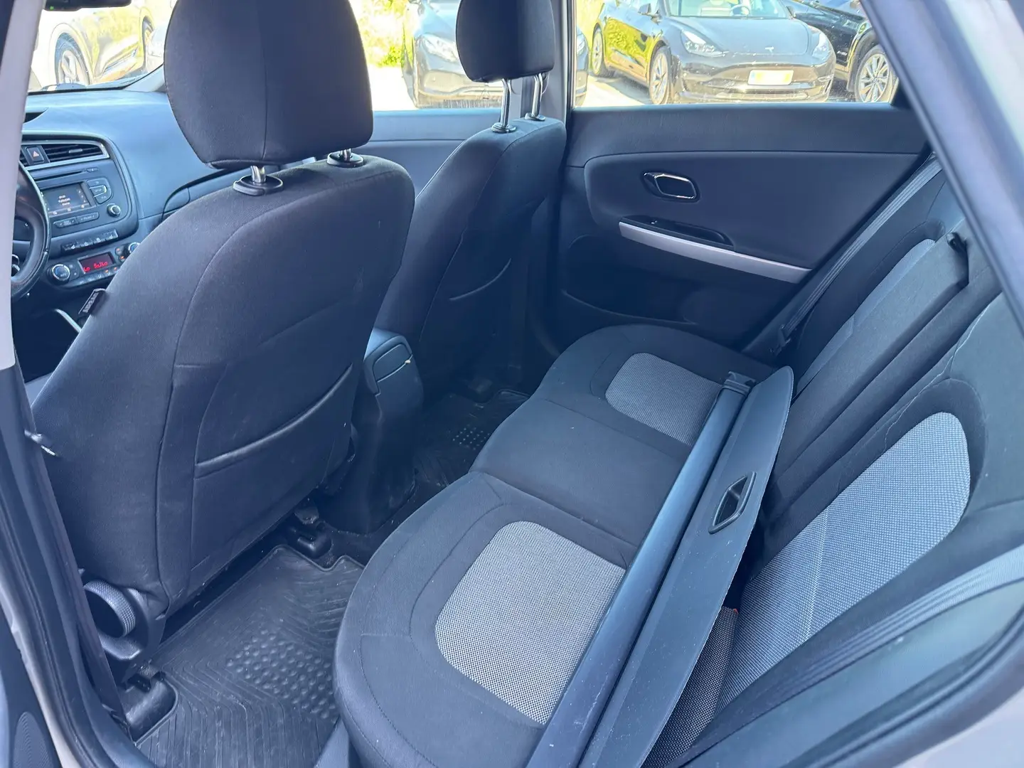 Car Image - AwDhMlsdk9SFzBPn3dLPM