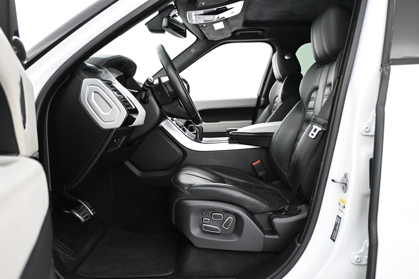 Car Image - 1XBWNTxS1hfFjyGpSVnQ7J