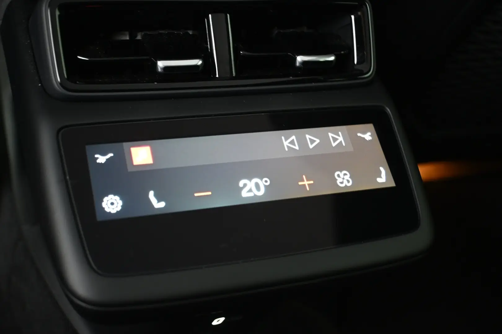 Car Image - 1qR3R8skgQD21IeZ3tON82