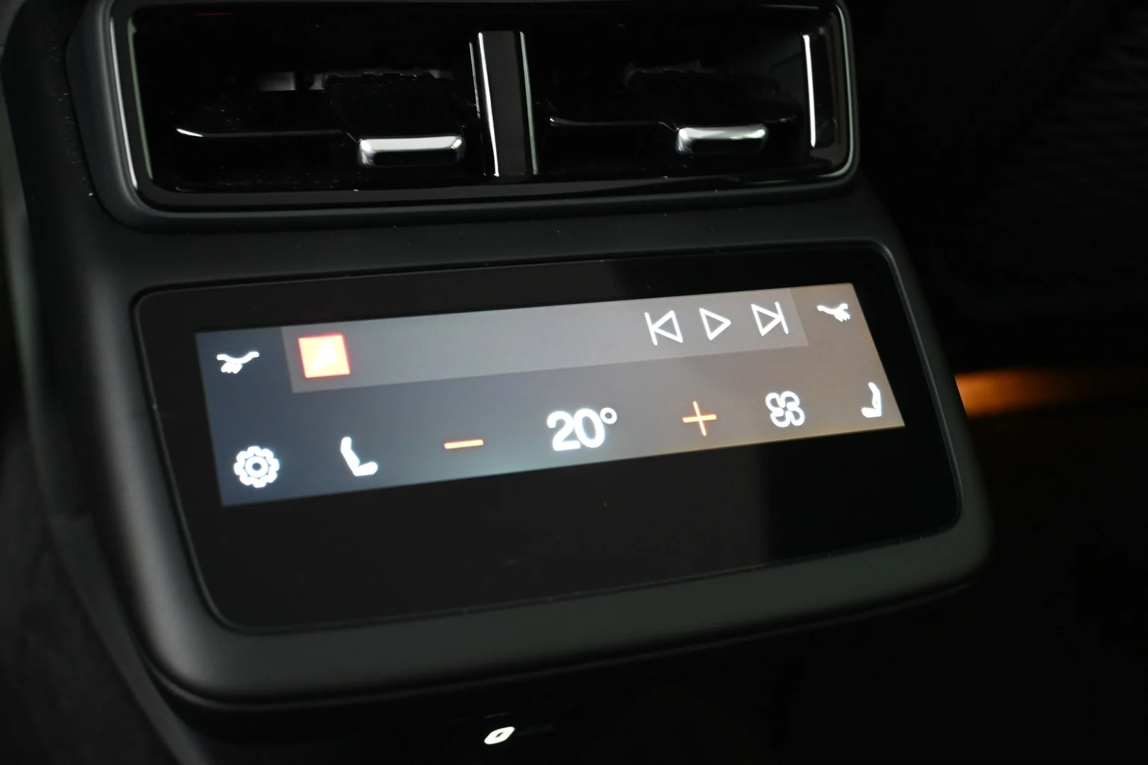 Car Image - 1qR3R8skgQD21IeZ3tON82