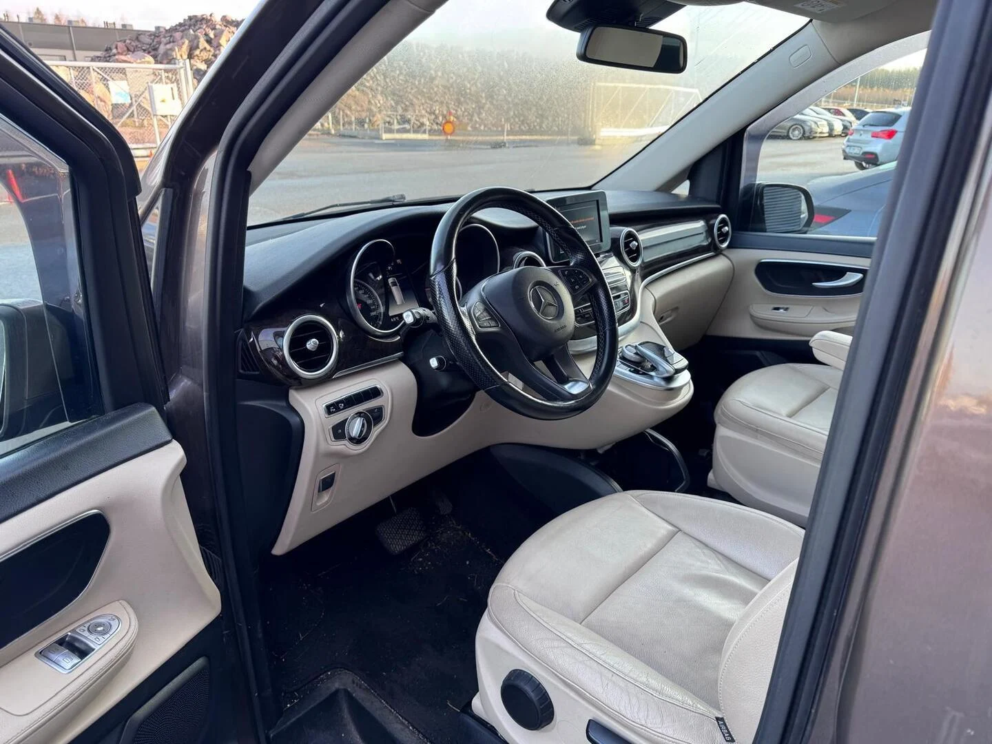 Car Image - 3meAJ4MhUmaBWJxGANomWZ