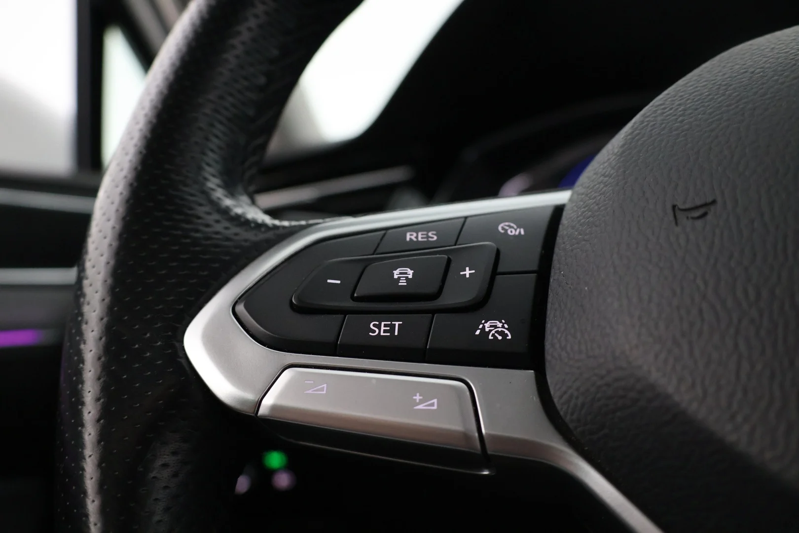 Car Image - 5bu3aCy9gO6auu5VEbVDvW