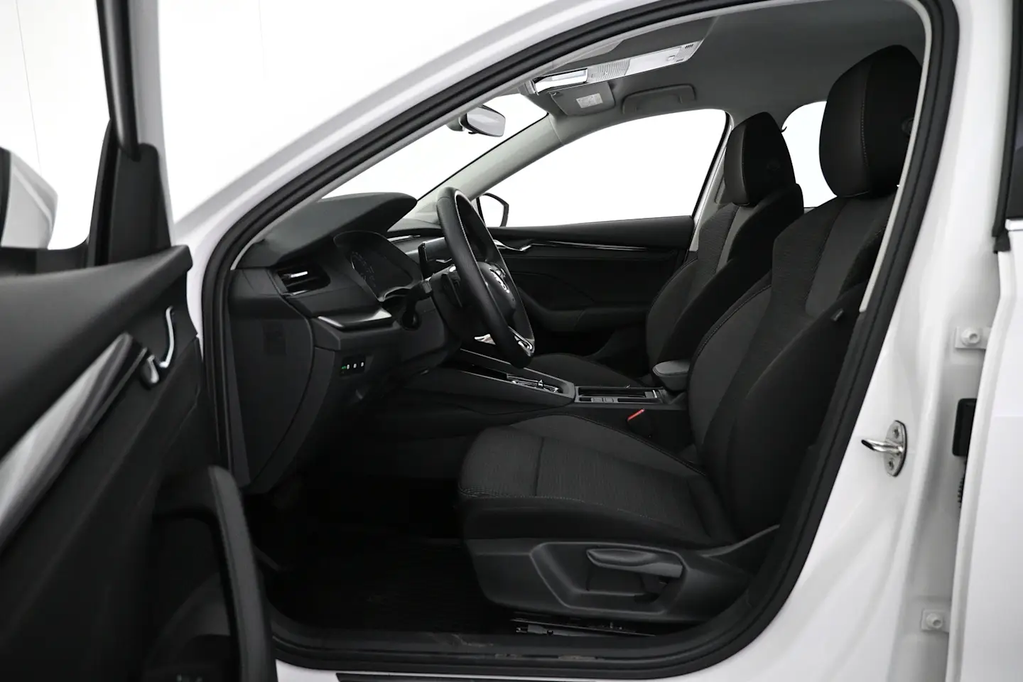 Car Image - ZvBF7LNEptzvqFN4ryolx