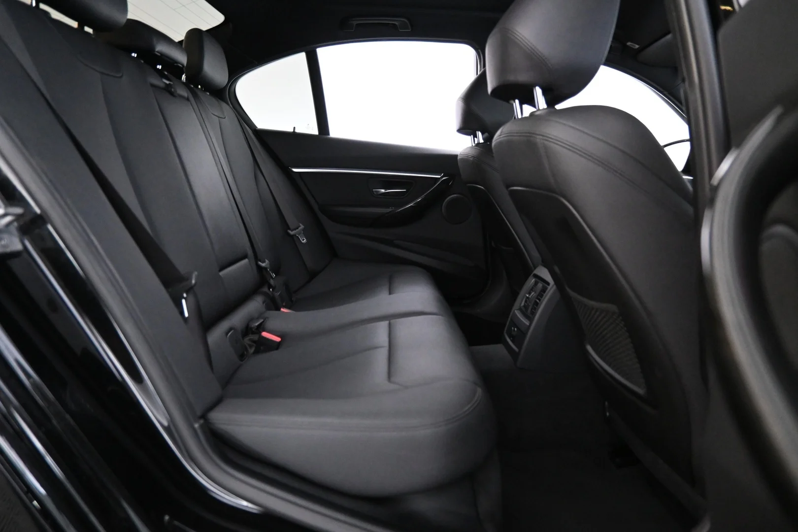 Car Image - 1Hh4QJrGmNWHUKO8SHXXWT
