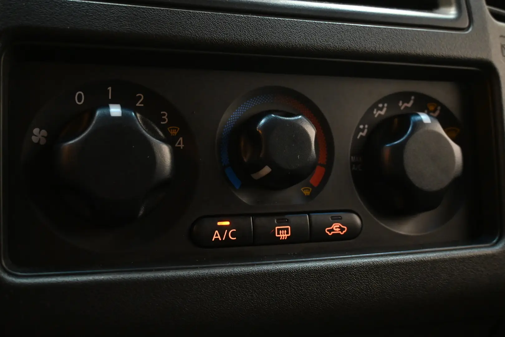 Car Image - 1pJdAx8QMvlFgIK7VO42Tm