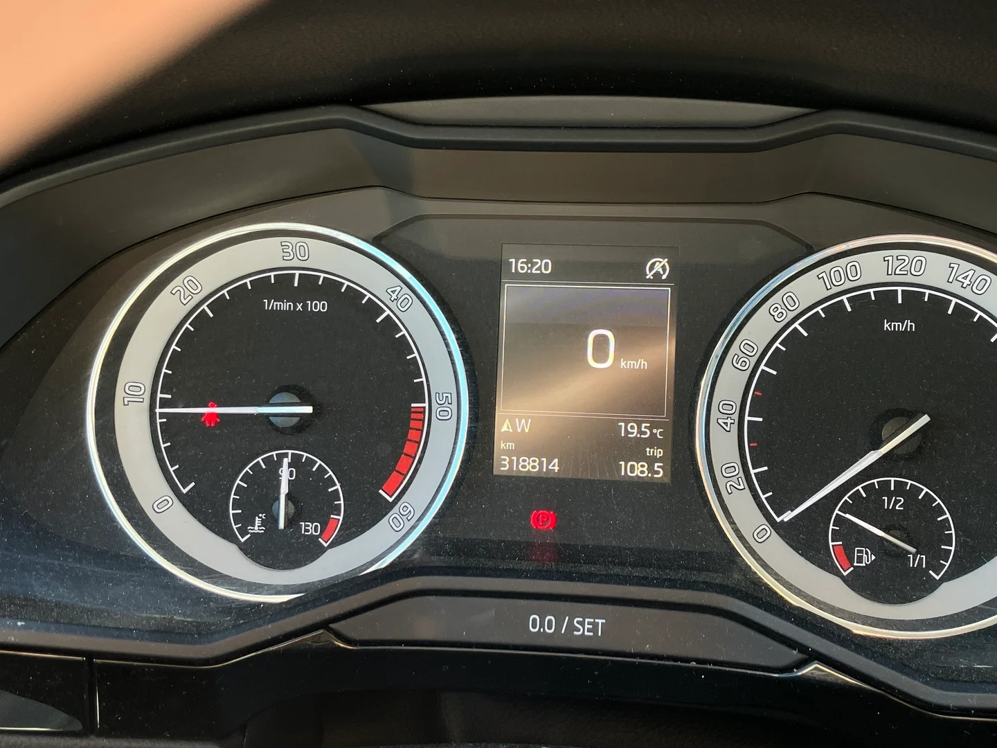 Car Image - 4hNXjN26s81Jkin515h8XD