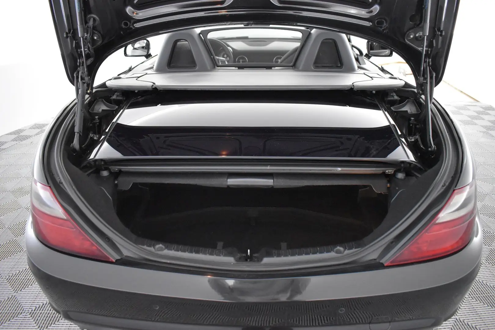 Car Image - Gi9DydiPqVJMocozvwBhu