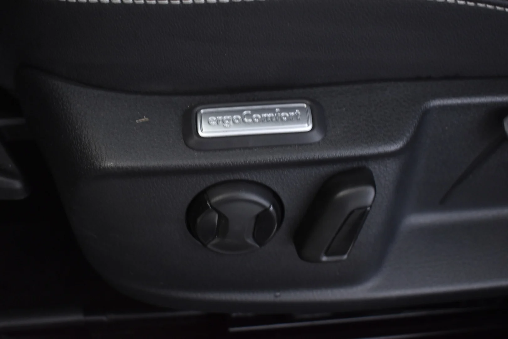 Car Image - 18vXWhc9jP8Z1kOMJNrCWU