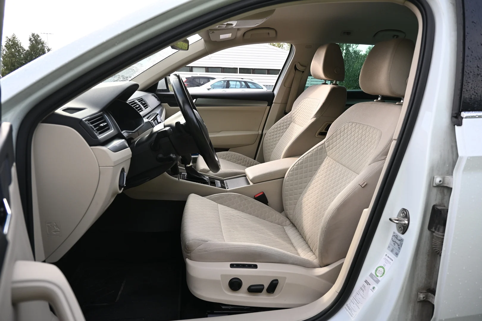 Car Image - 35c45gwHClb28VkxVojTIU