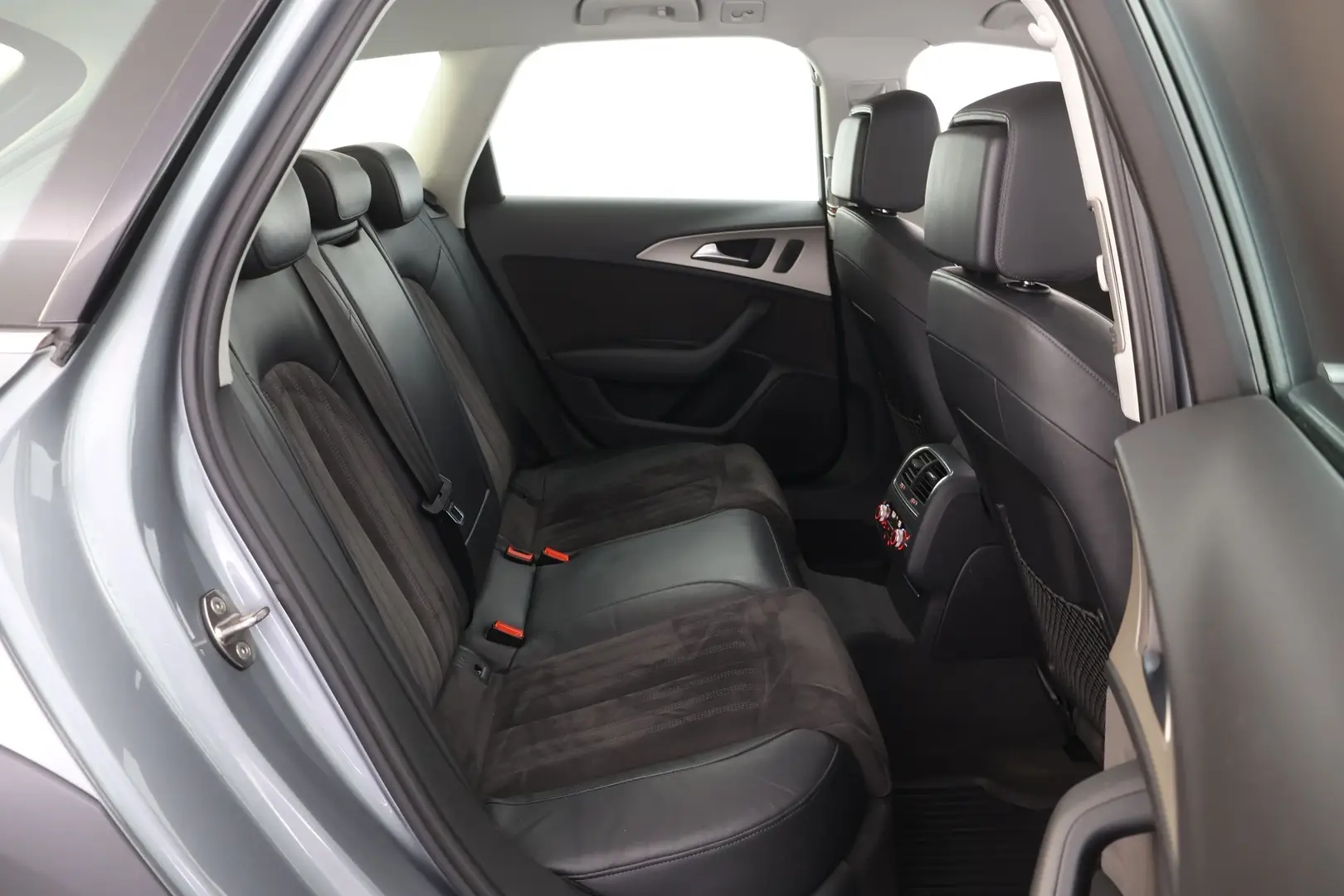 Car Image - 4rREyZxyrwDnVVvDxit50i
