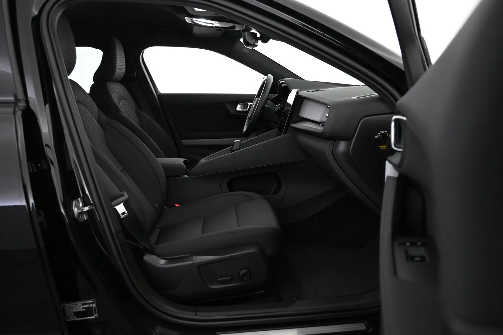 Car Image - 4I2KUS3kYxvm9J5lK5CHmW