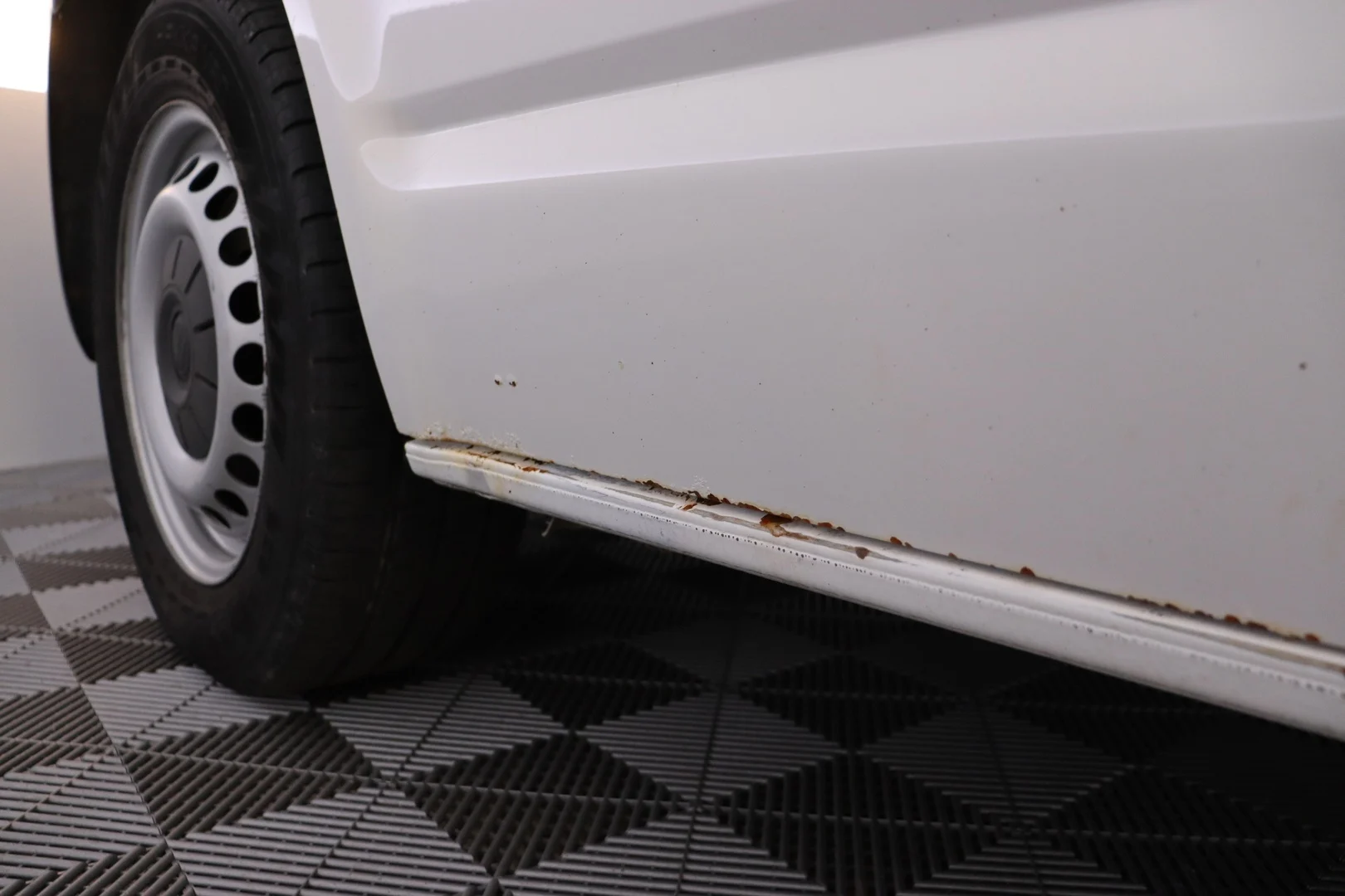 Car Image - 5YOZZQ4JNNlVicdN6fDKbD