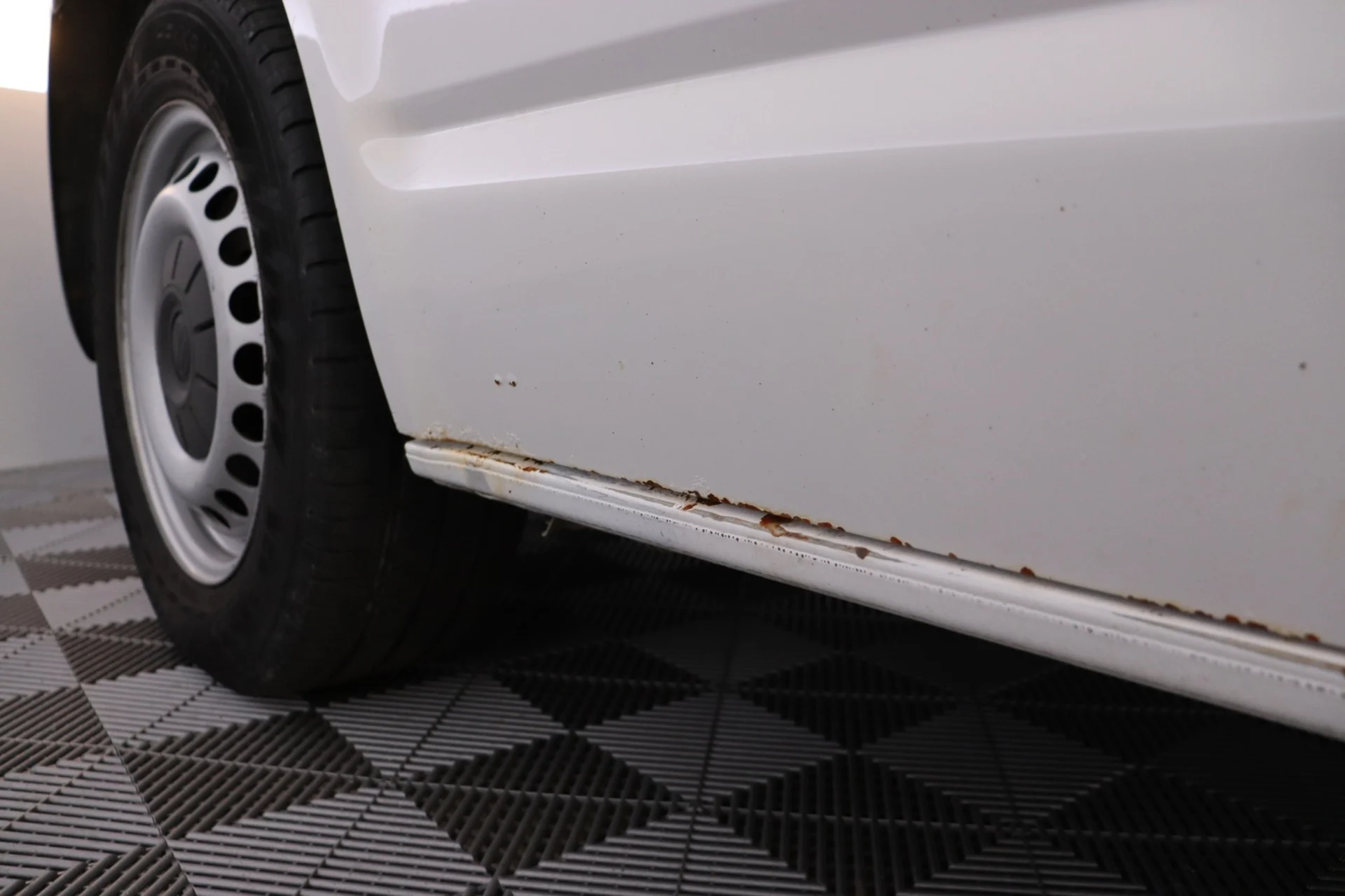 Car Image - 5YOZZQ4JNNlVicdN6fDKbD