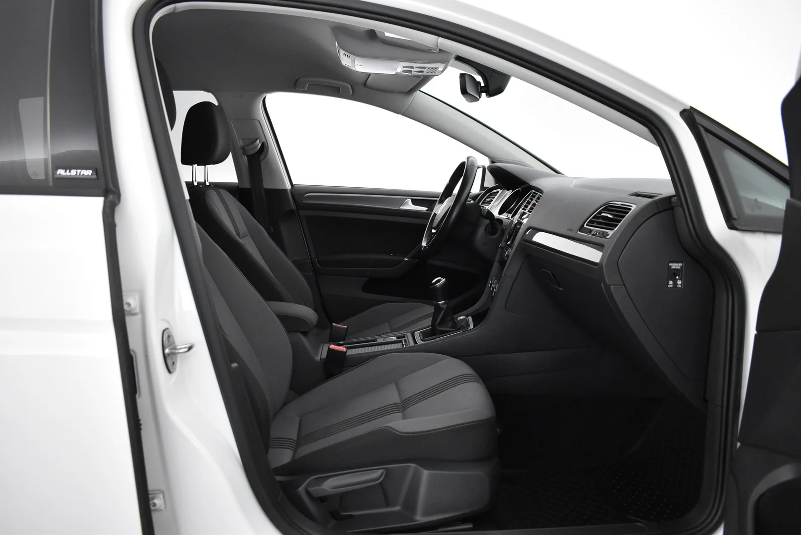 Car Image - 17QgxzV2HjPFDOVUF3DG81