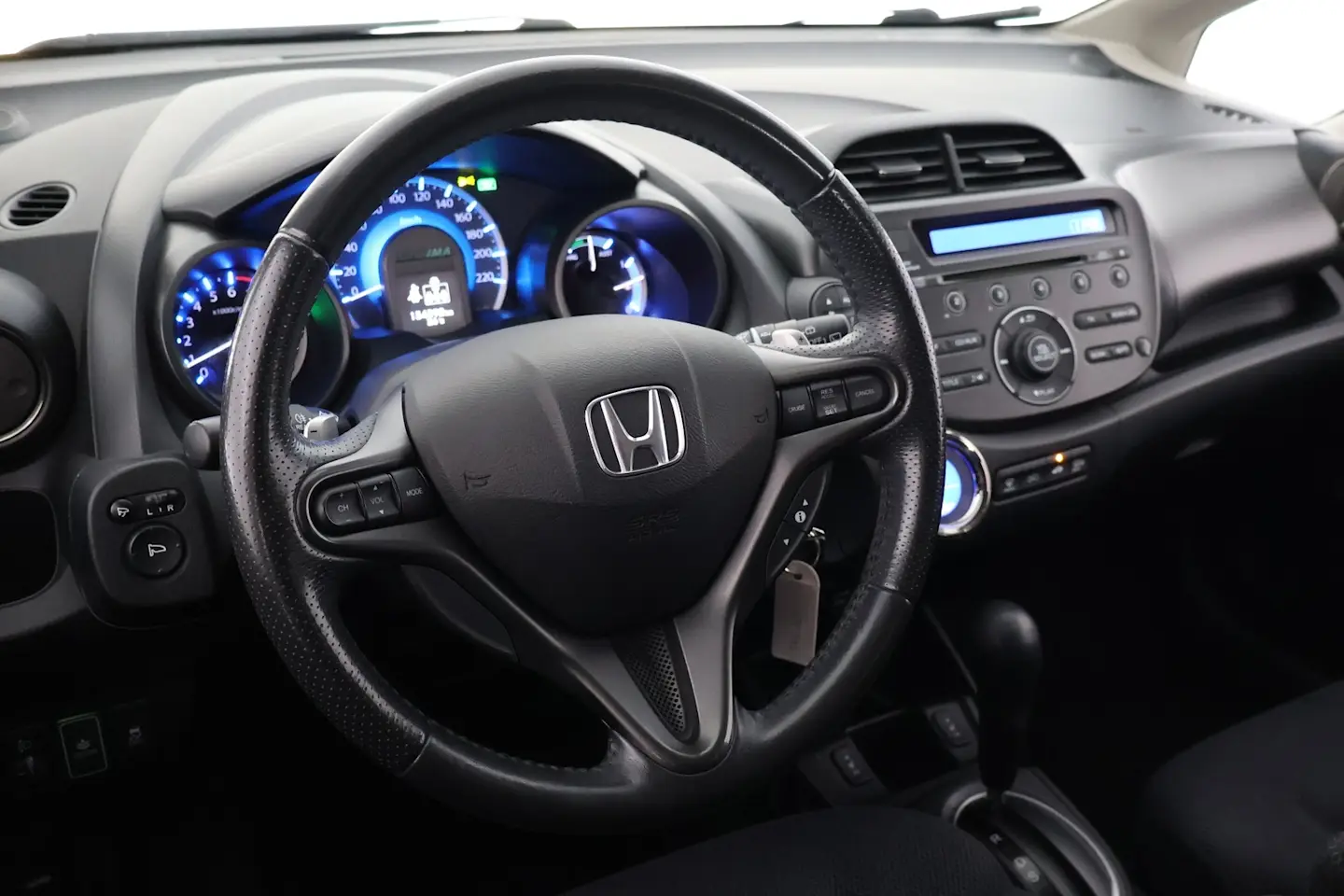 Car Image - 73K3Y8fbcHvEEMhZB69UXJ
