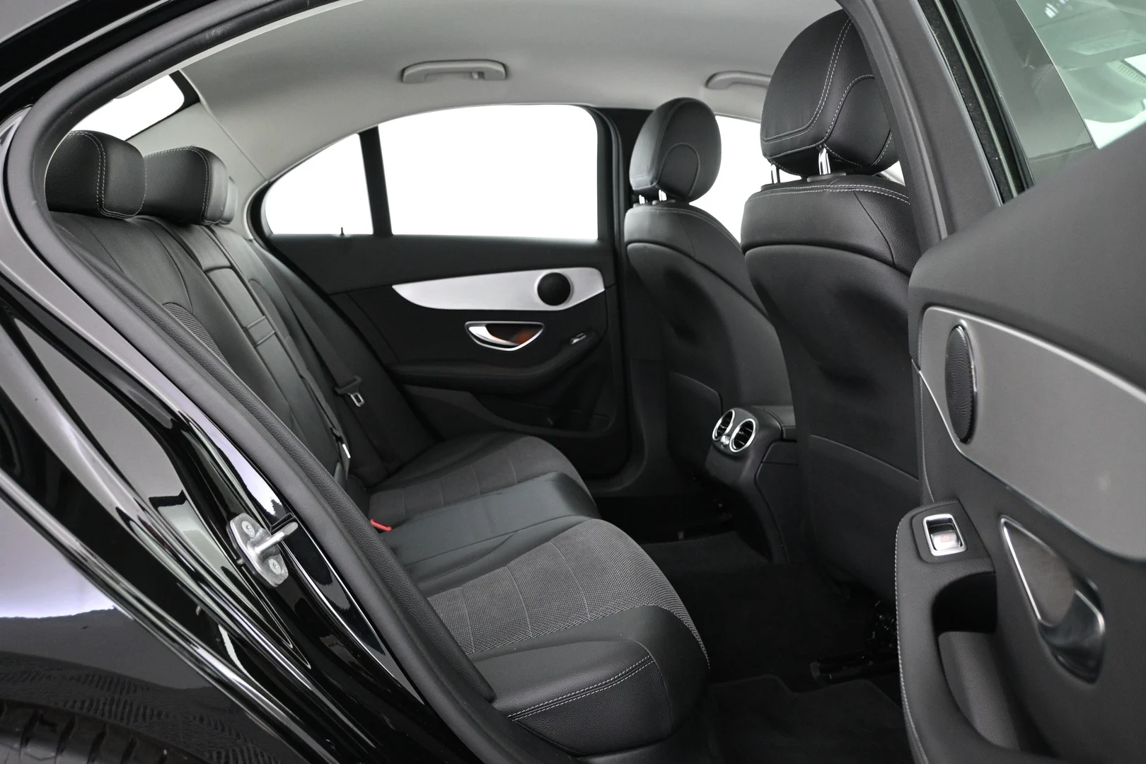 Car Image - 2l5jIZZMqGdARtvAuoLDzi