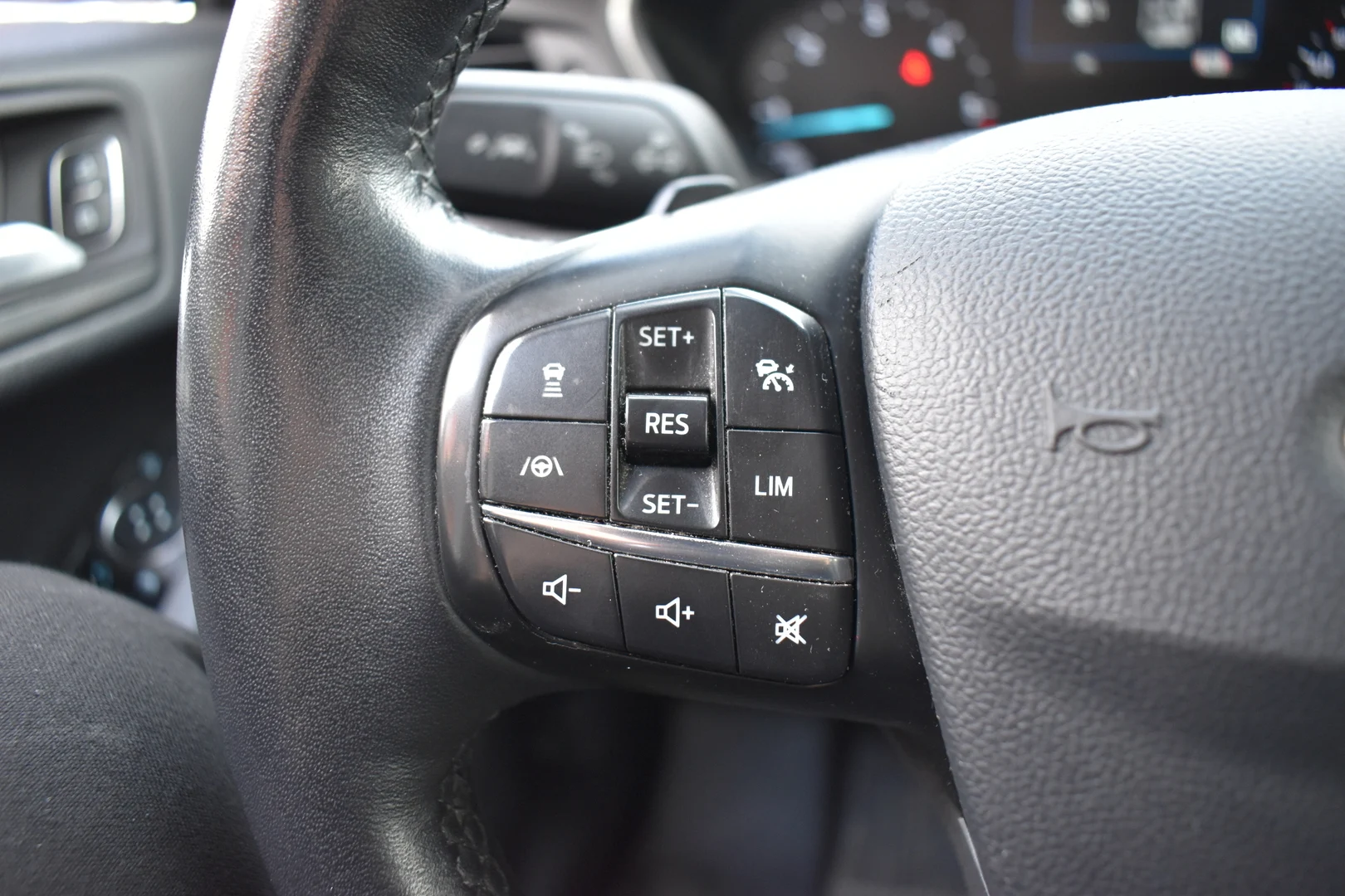 Car Image - 1Mj2m2EsLL0AALAh2j1haL