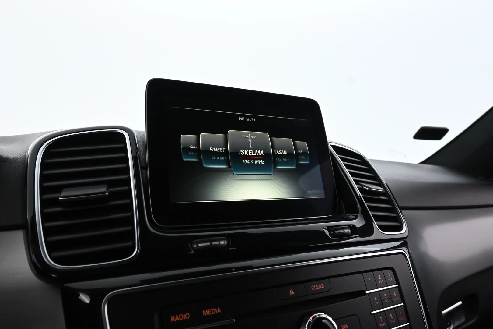 Car Image - R0DWI4NTKjW7Dgb7DUhPV