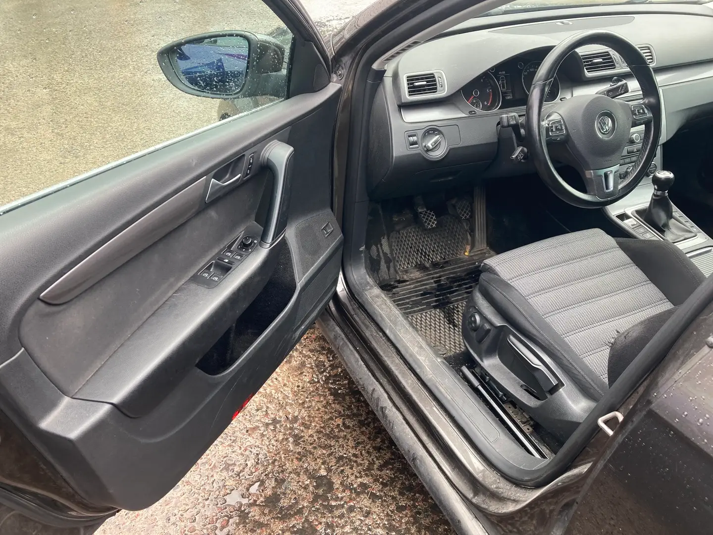 Car Image - 2Nn6Iu4PVUOXftUpdvL6DN