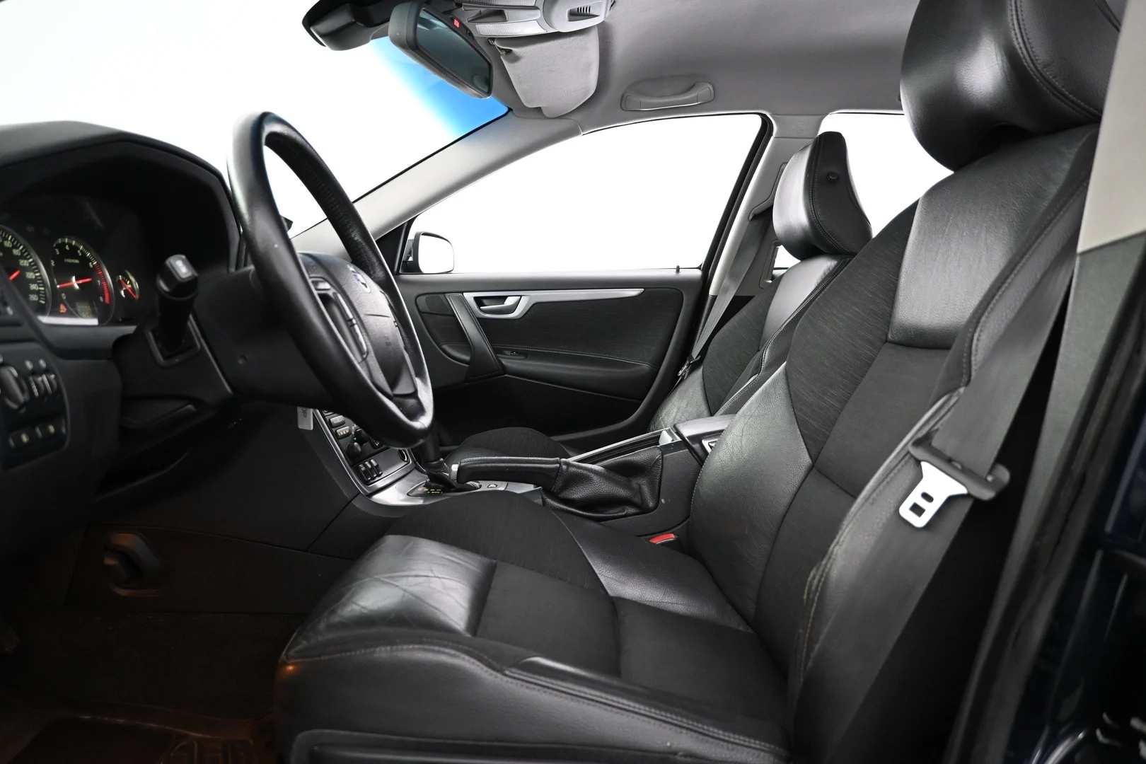 Car Image - 46sR8RsazoSYHTTEc1nr3G