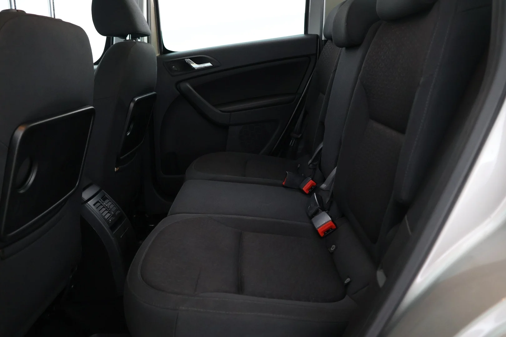 Car Image - 7Km6zw9jDYTQKeack71WeV