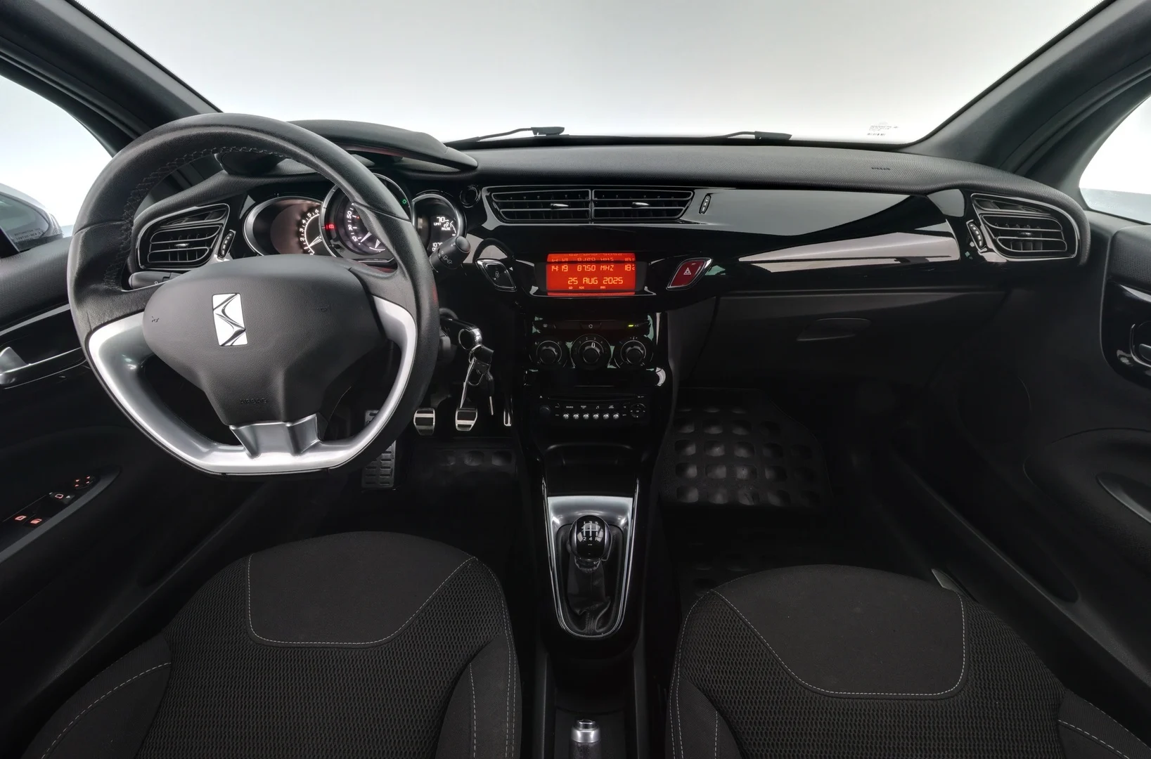 Car Image - 3w6xQmO213cVdpf5lVkqrz