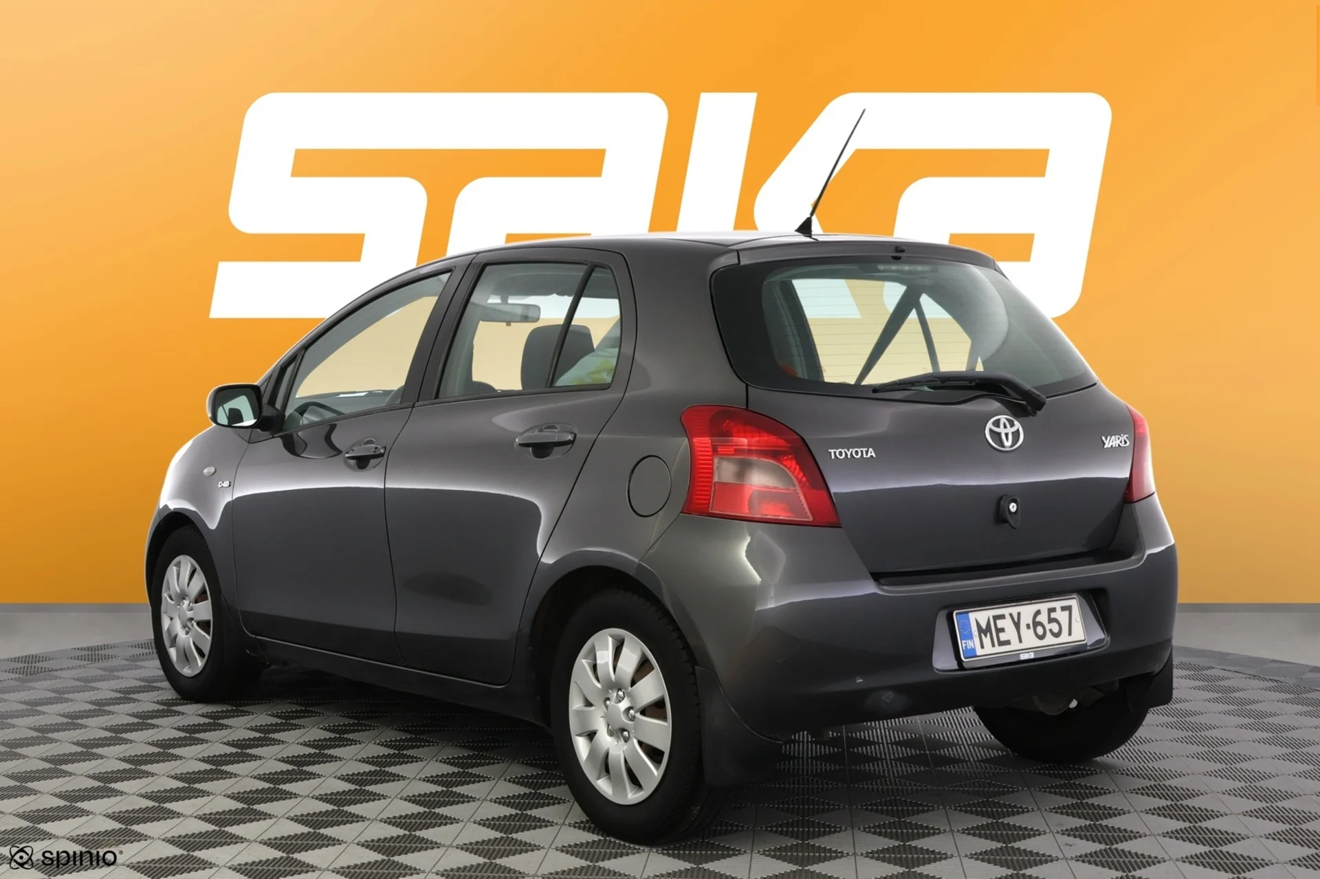 Car Image - 01HWWn6xYUt7cYNBoKXdXM