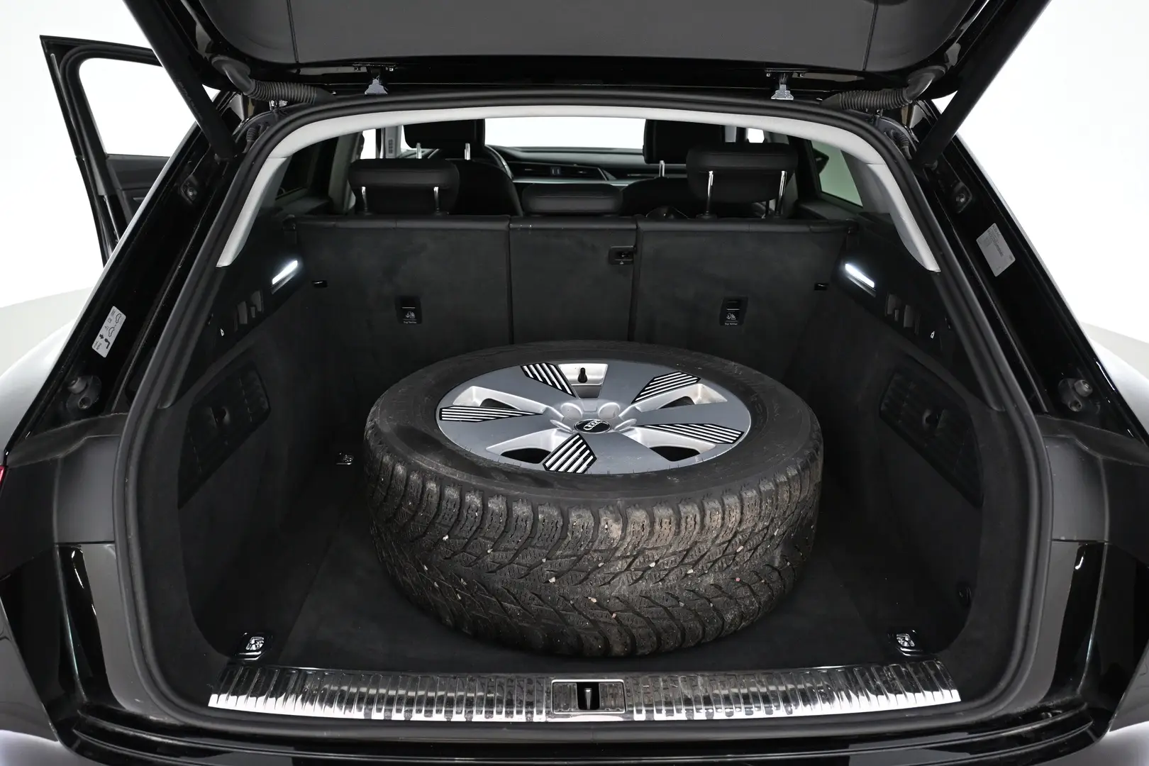 Car Image - 6xNgZ8RcXHmW7k8g8nsCAc