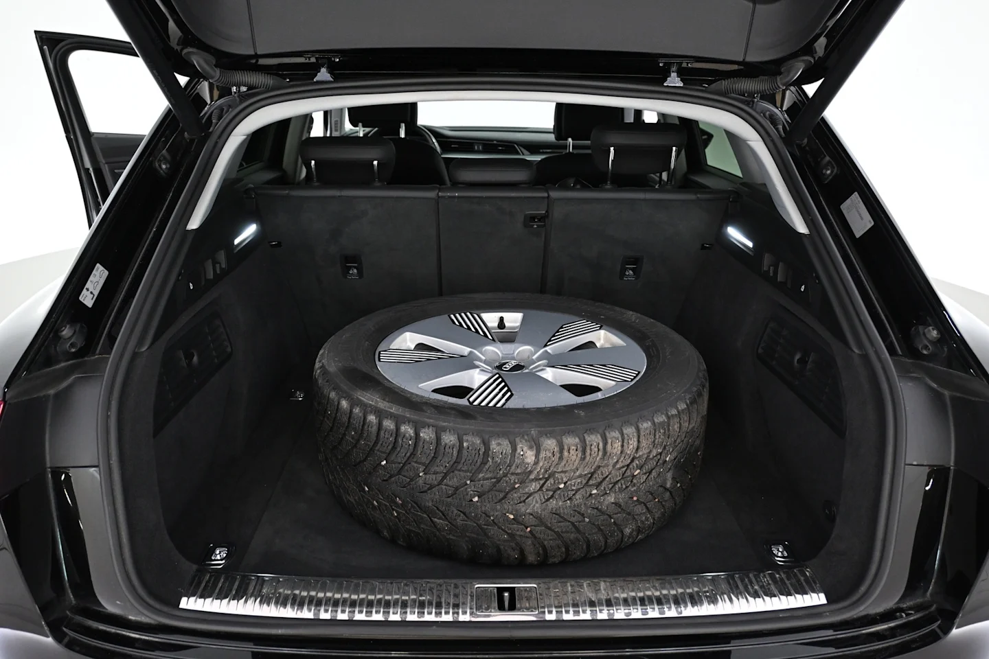 Car Image - 6xNgZ8RcXHmW7k8g8nsCAc