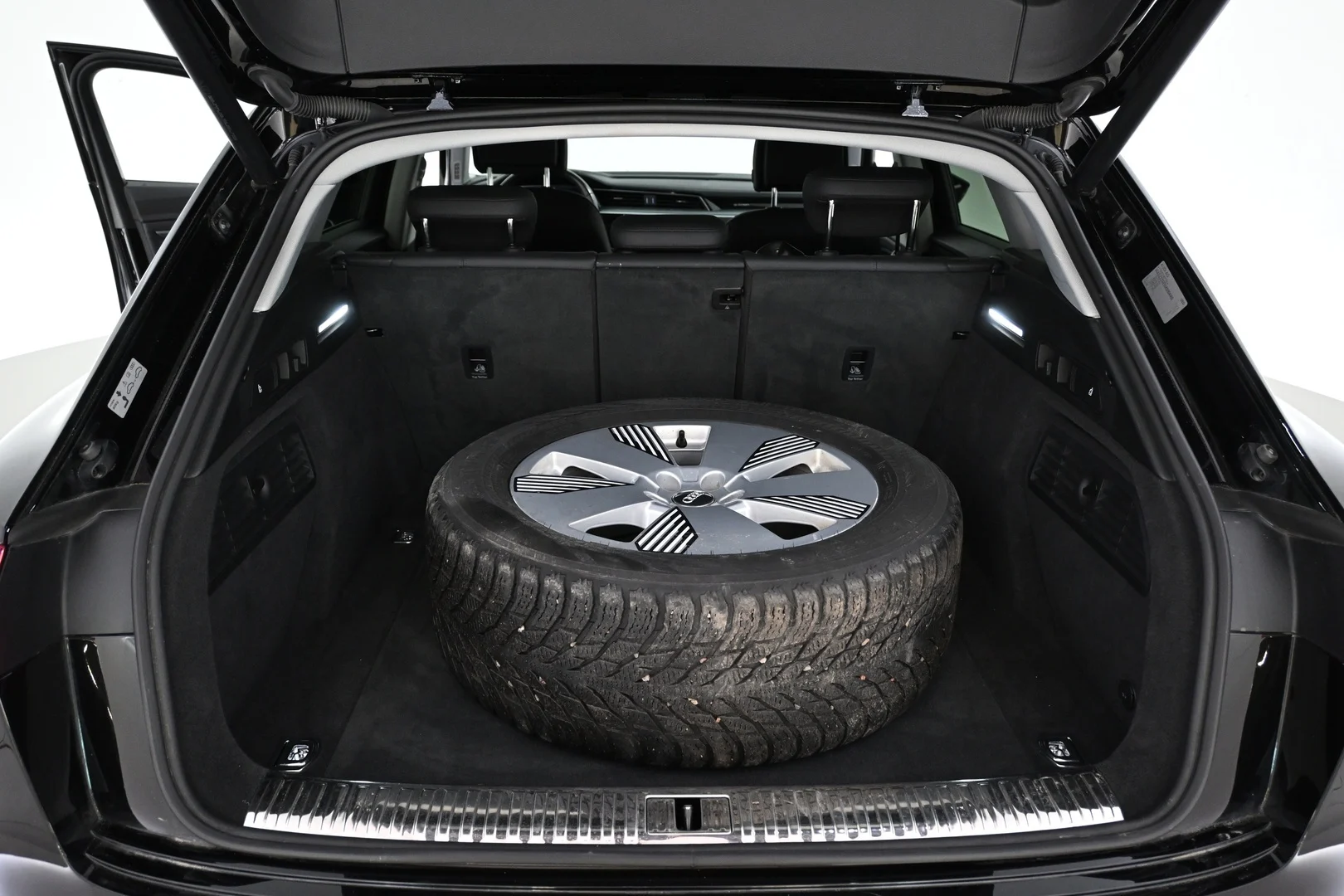 Car Image - 6xNgZ8RcXHmW7k8g8nsCAc