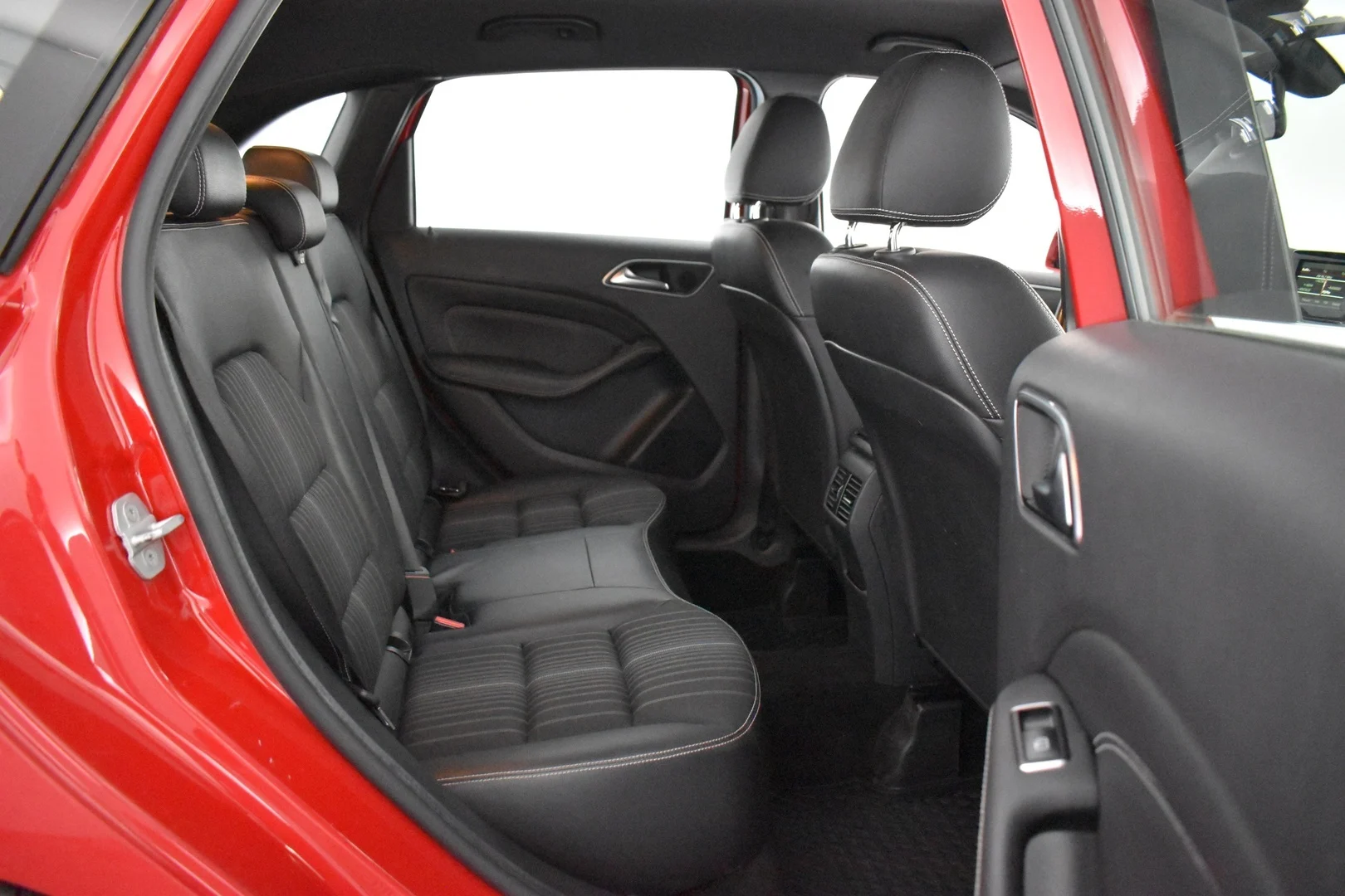 Car Image - 2XCnmGaYiU3Mm8u95nRU7V