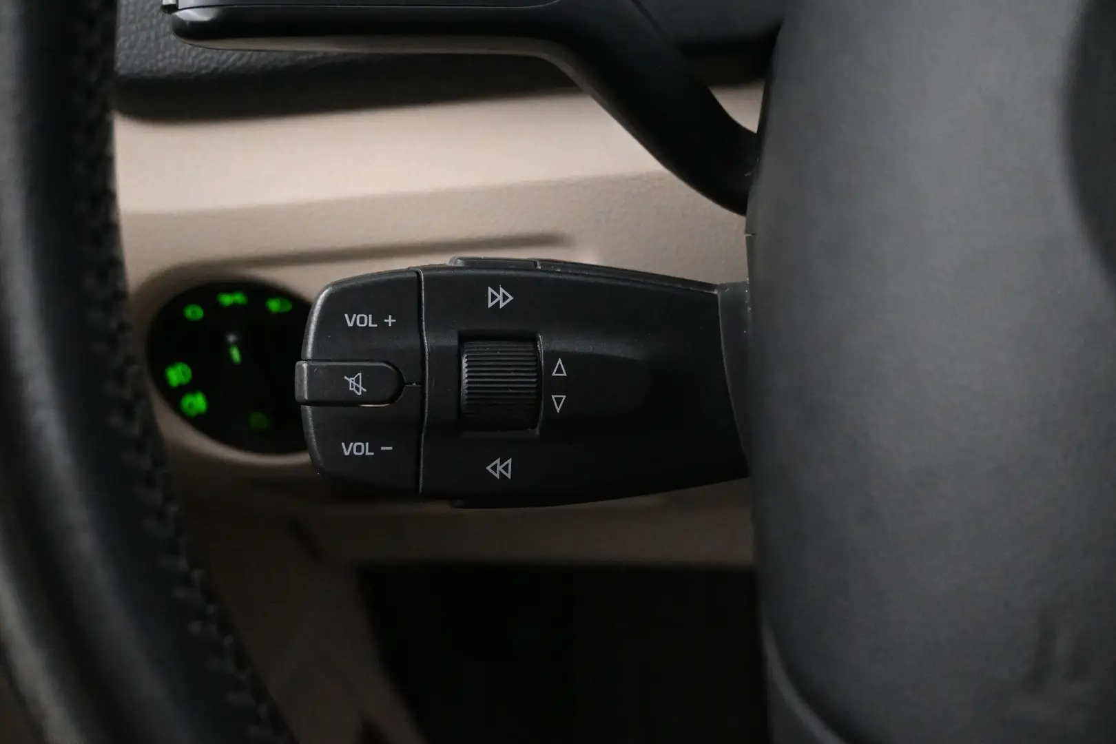 Car Image - 6CzBRh9jLtoqnTnJ8Pdc8V